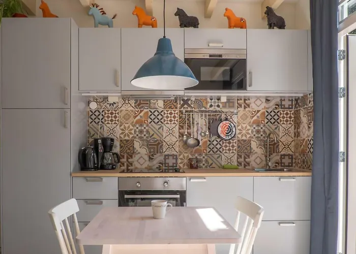 South With Garden And Free Parking Apartment