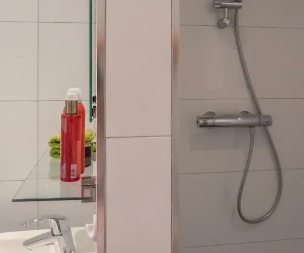 South With Garden And Free Parking Apartment *