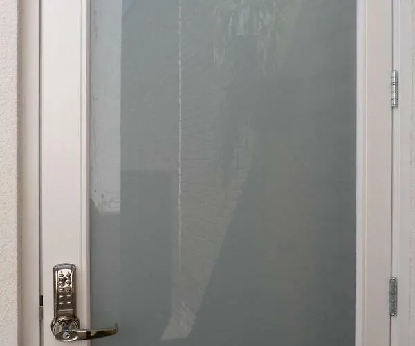 South With Garden And Free Parking Apartment