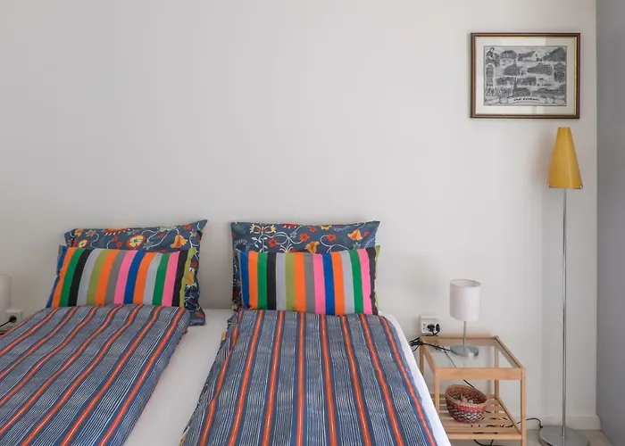 South With Garden And Free Parking *