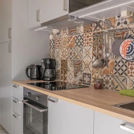 South With Garden And Free Parking