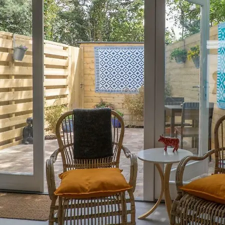 South With Garden And Free Parking *