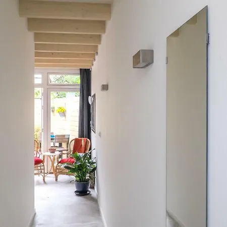 South With Garden And Free Parking Apartment *