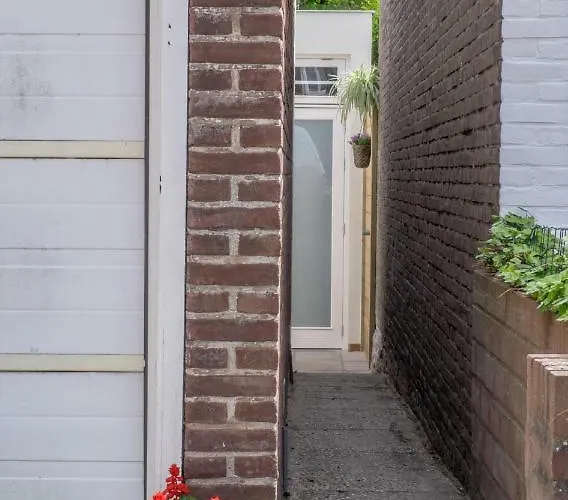 Apartment South With Garden And Free Parking