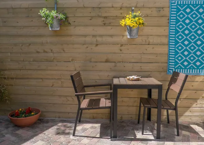 South With Garden And Free Parking Apartment *